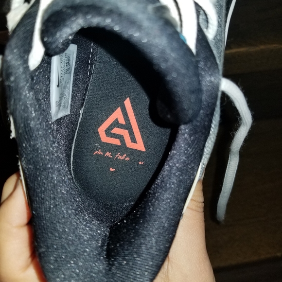 Children Nike shoes - Picture 8 of 10